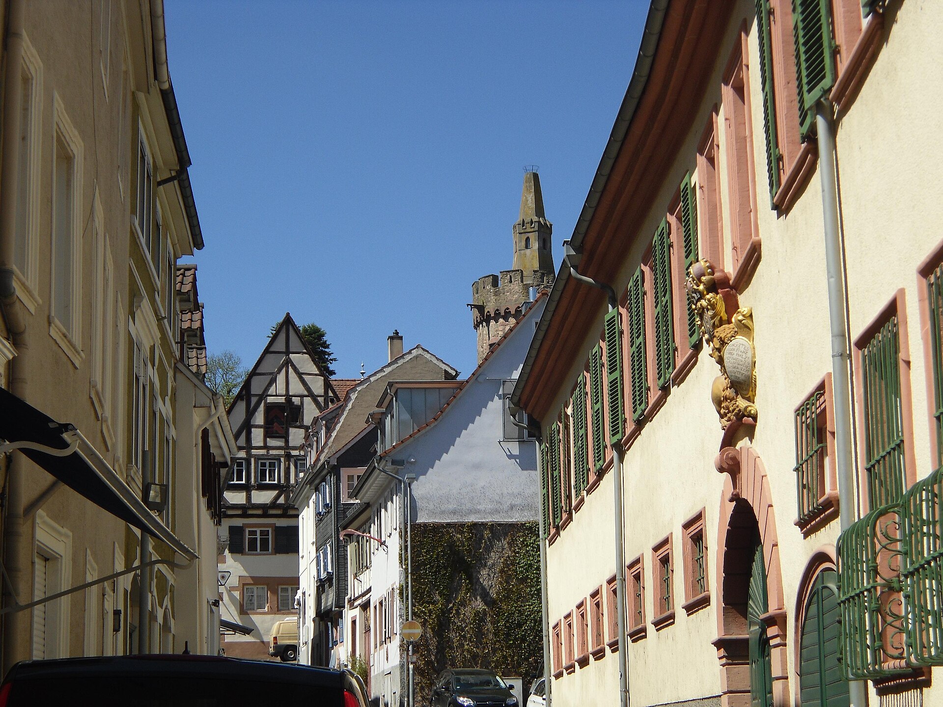 Amtsgasse mit dem Deutschordenshaus, heute Museum der Stadt Weinheim