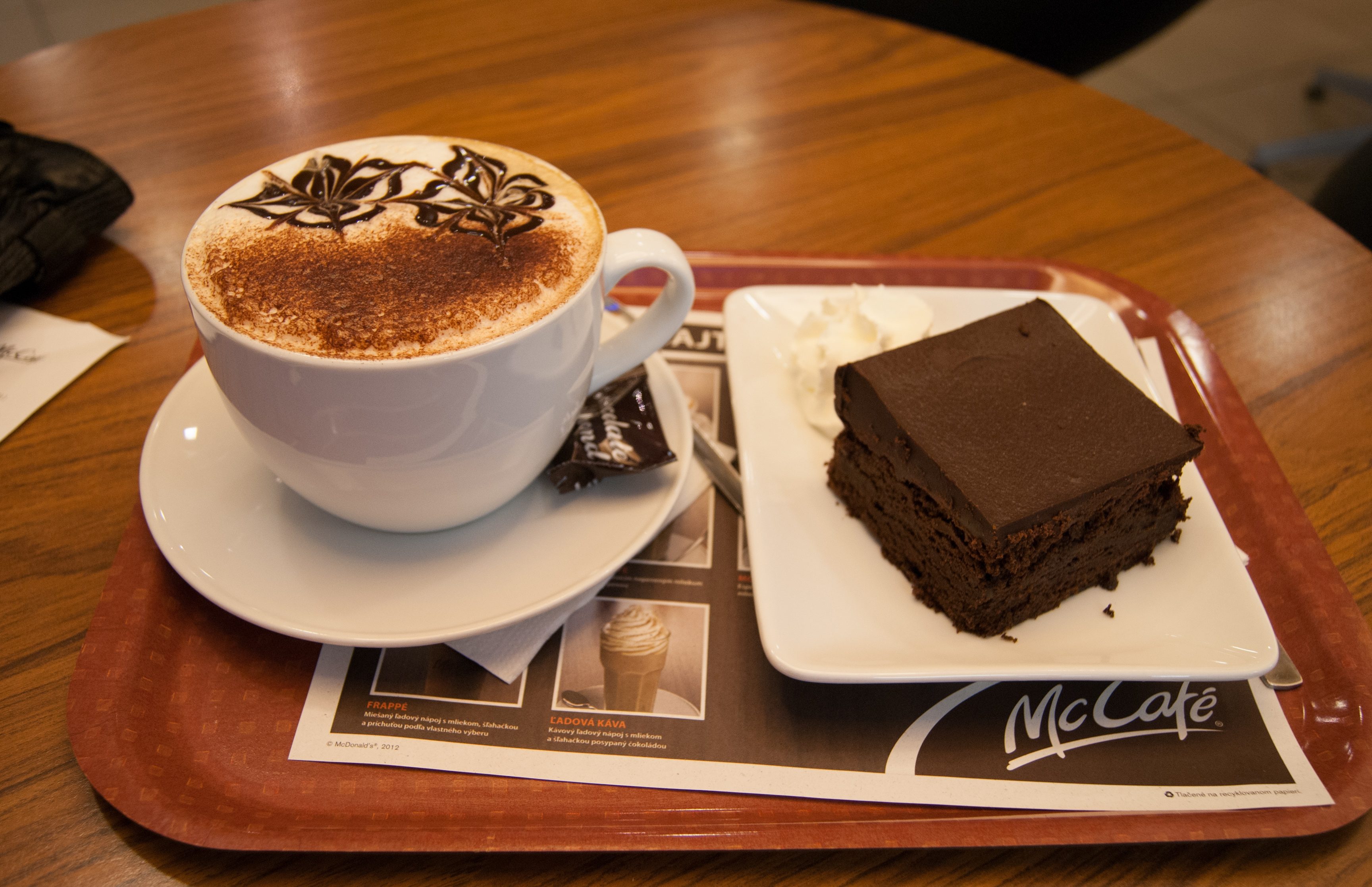 Kaffee und Kuchen im Café