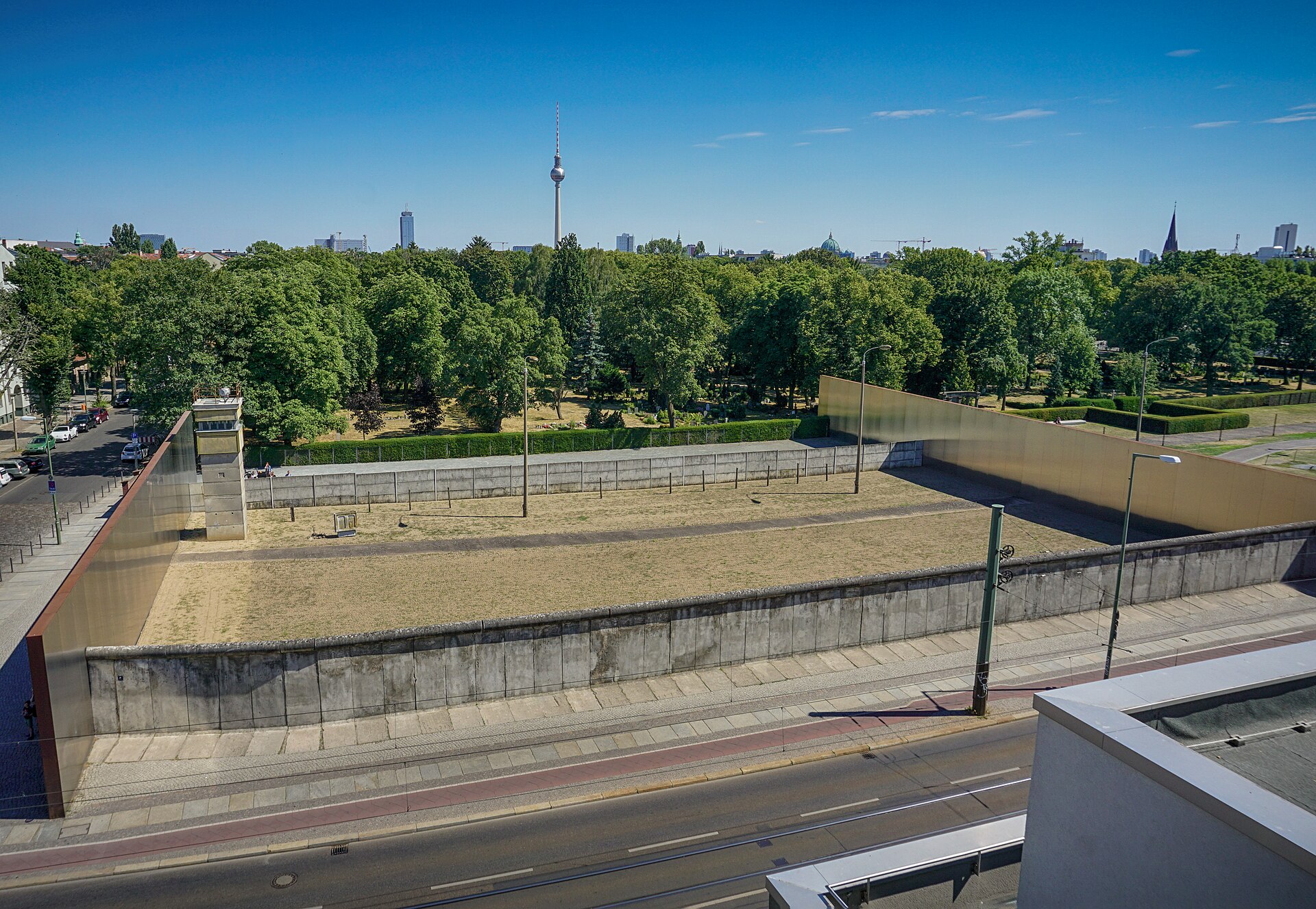 Erhaltenes Stück der Berliner Mauer an der Bernauer Straße