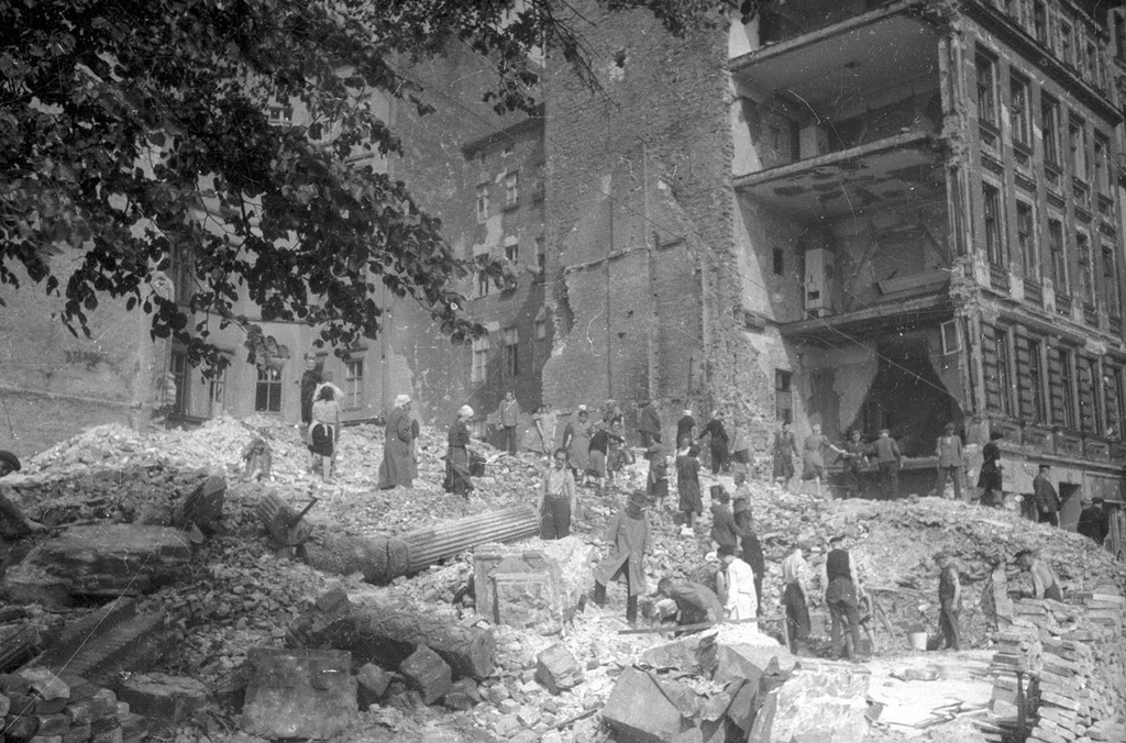 Trümmerräumung in Berlin, 1945